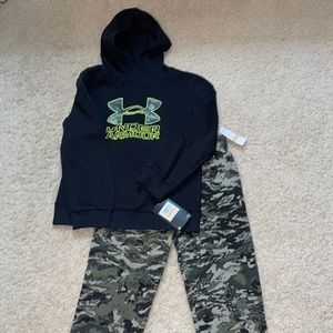 Boys size 7 Under Armour Sweatpants and Sweatshirt Ser